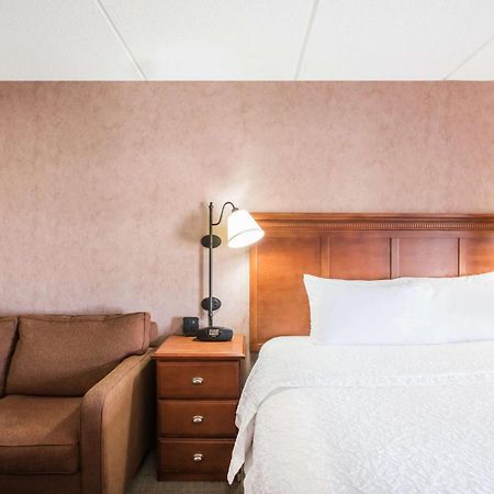 Hampton Inn West Springfield Buitenkant foto