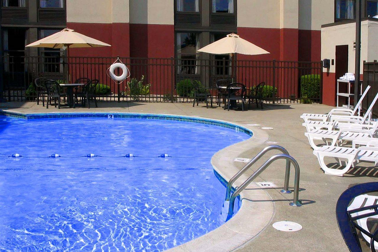 Hampton Inn West Springfield Buitenkant foto