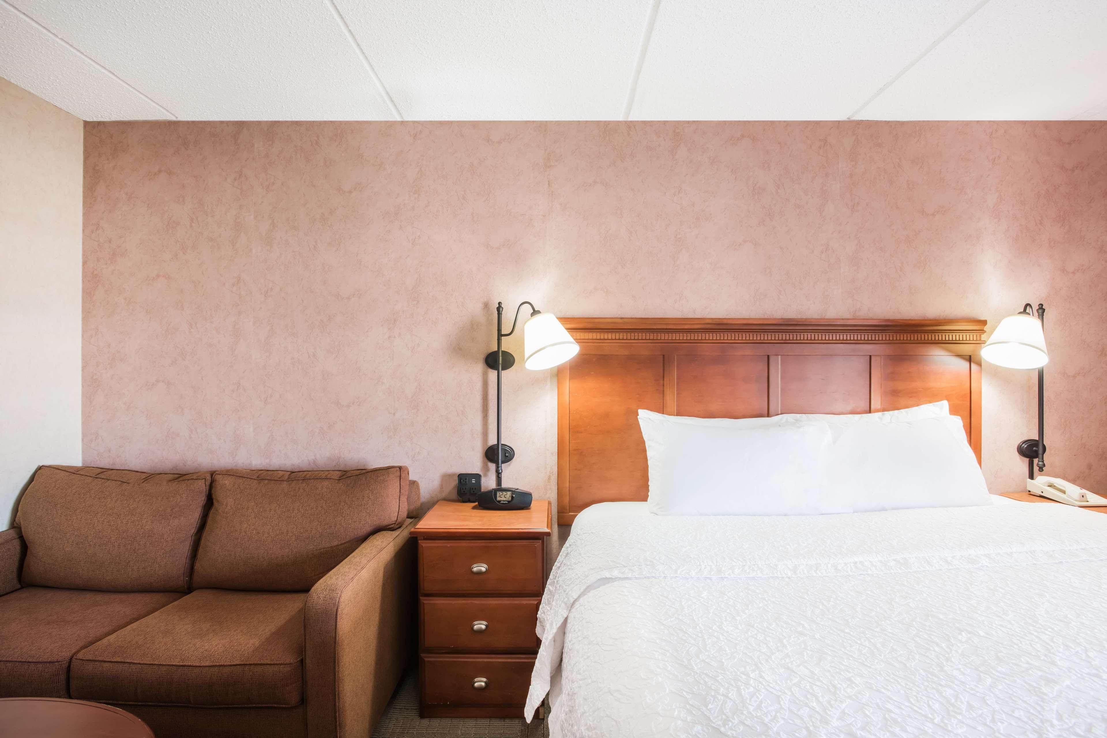 Hampton Inn West Springfield Buitenkant foto