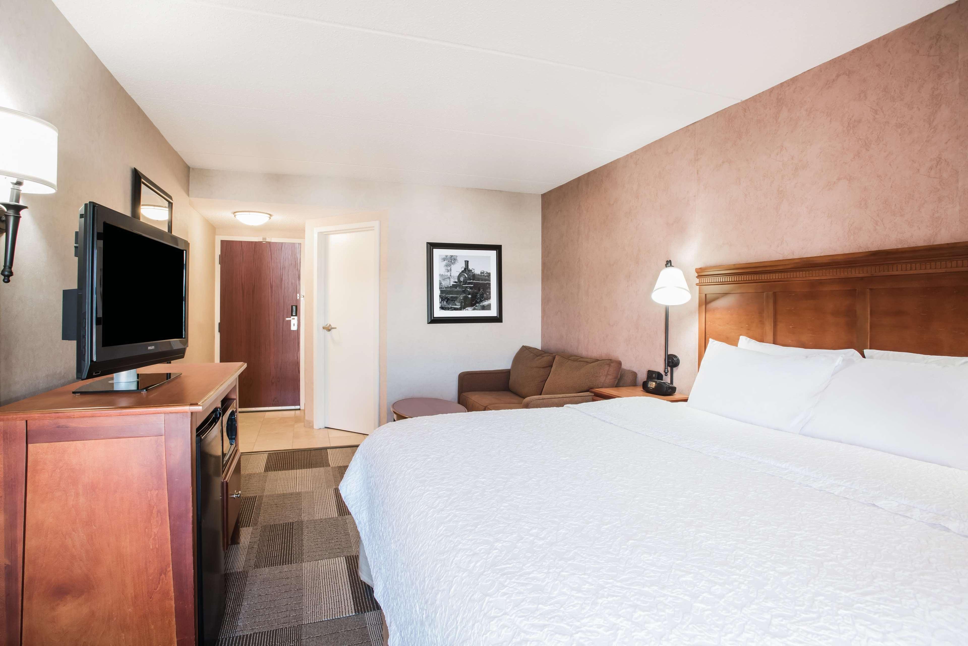 Hampton Inn West Springfield Buitenkant foto