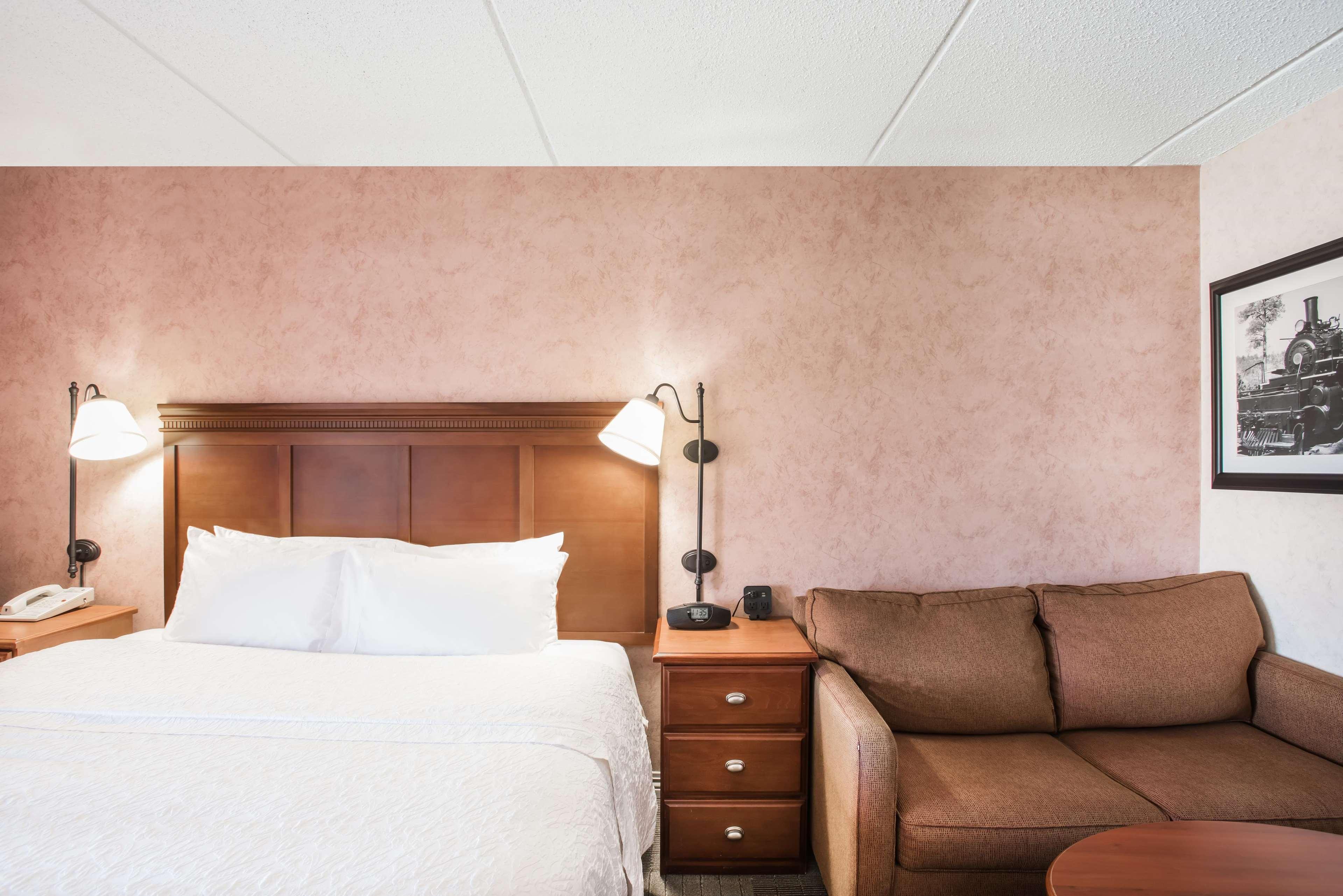 Hampton Inn West Springfield Buitenkant foto