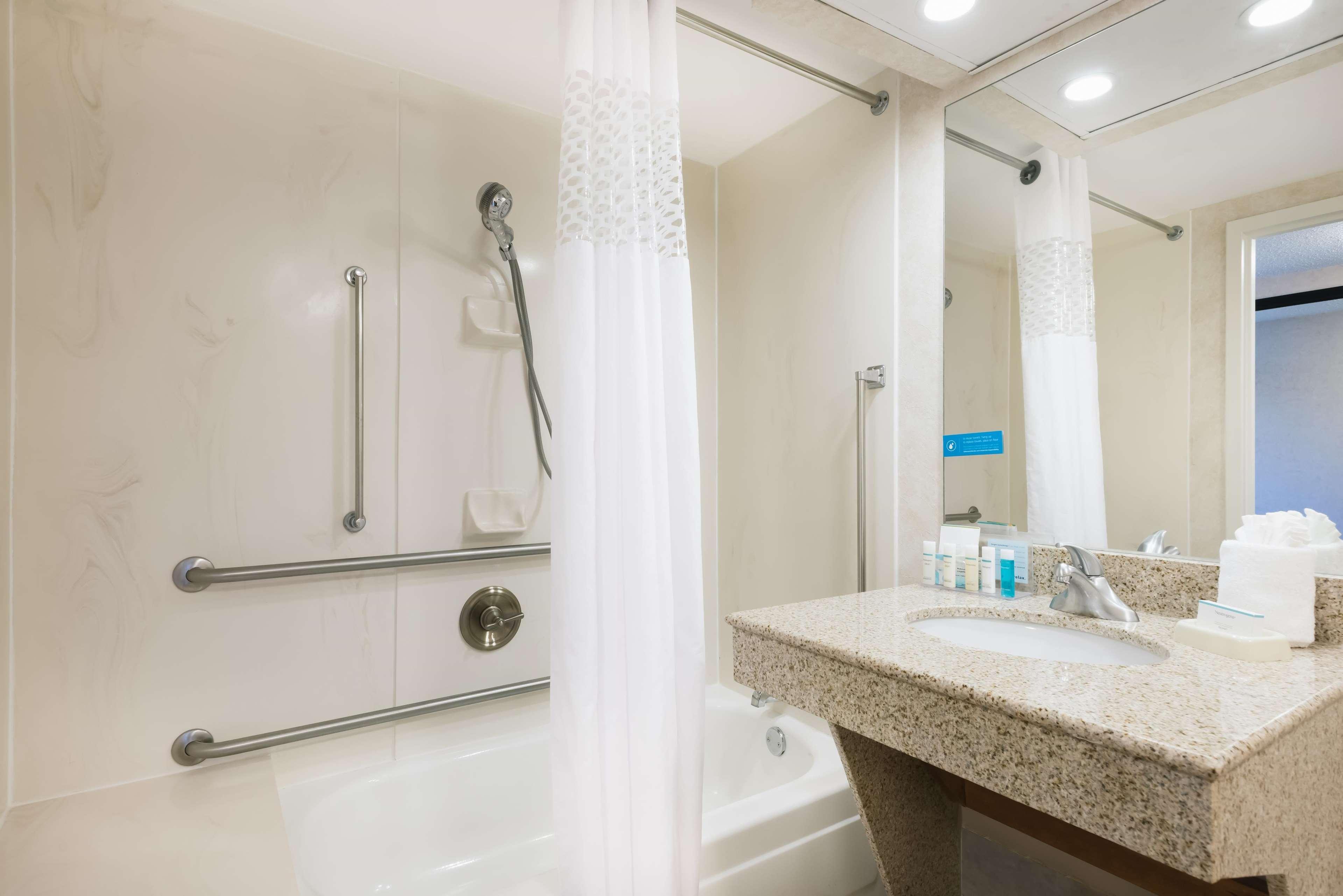 Hampton Inn West Springfield Buitenkant foto