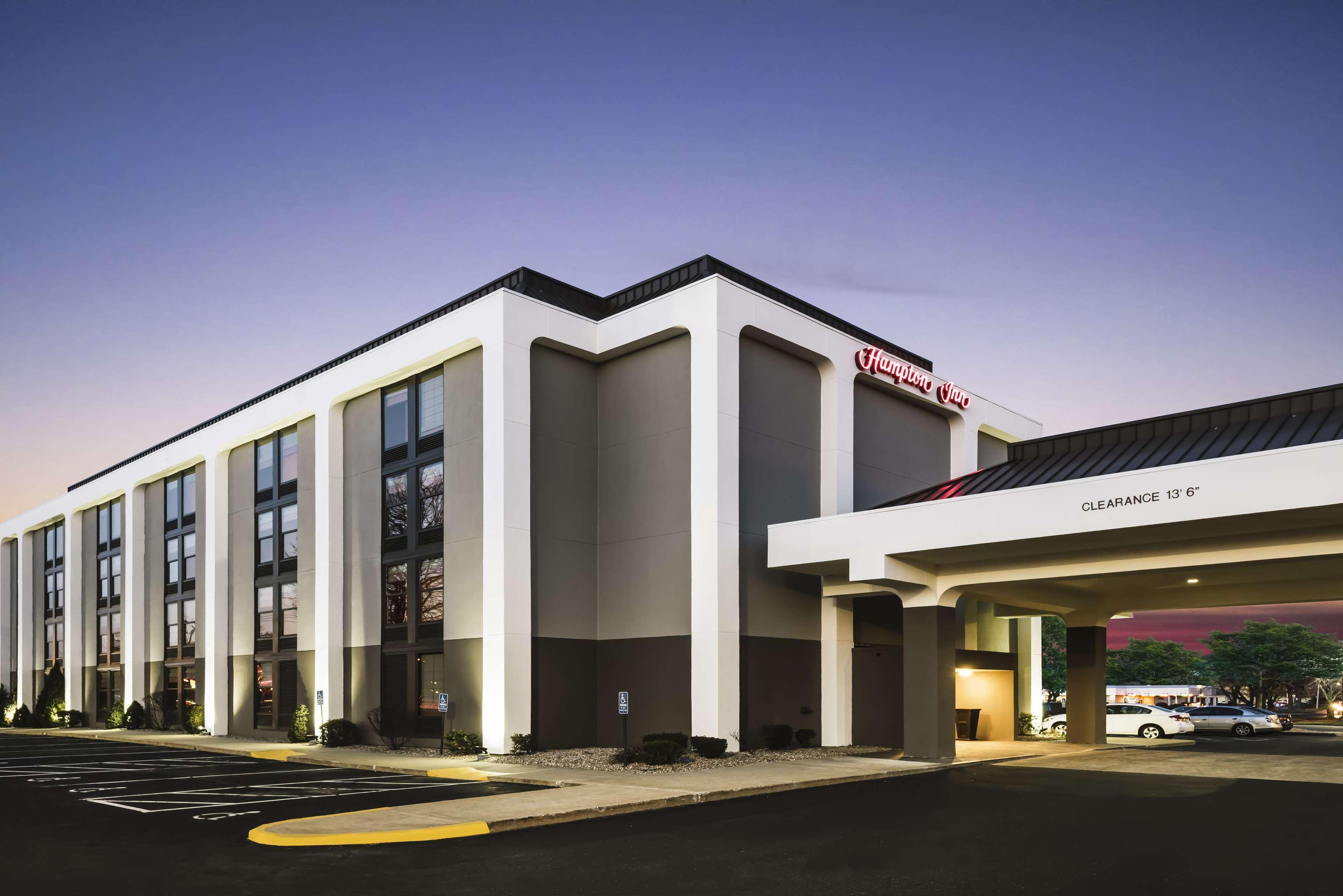 Hampton Inn West Springfield Buitenkant foto
