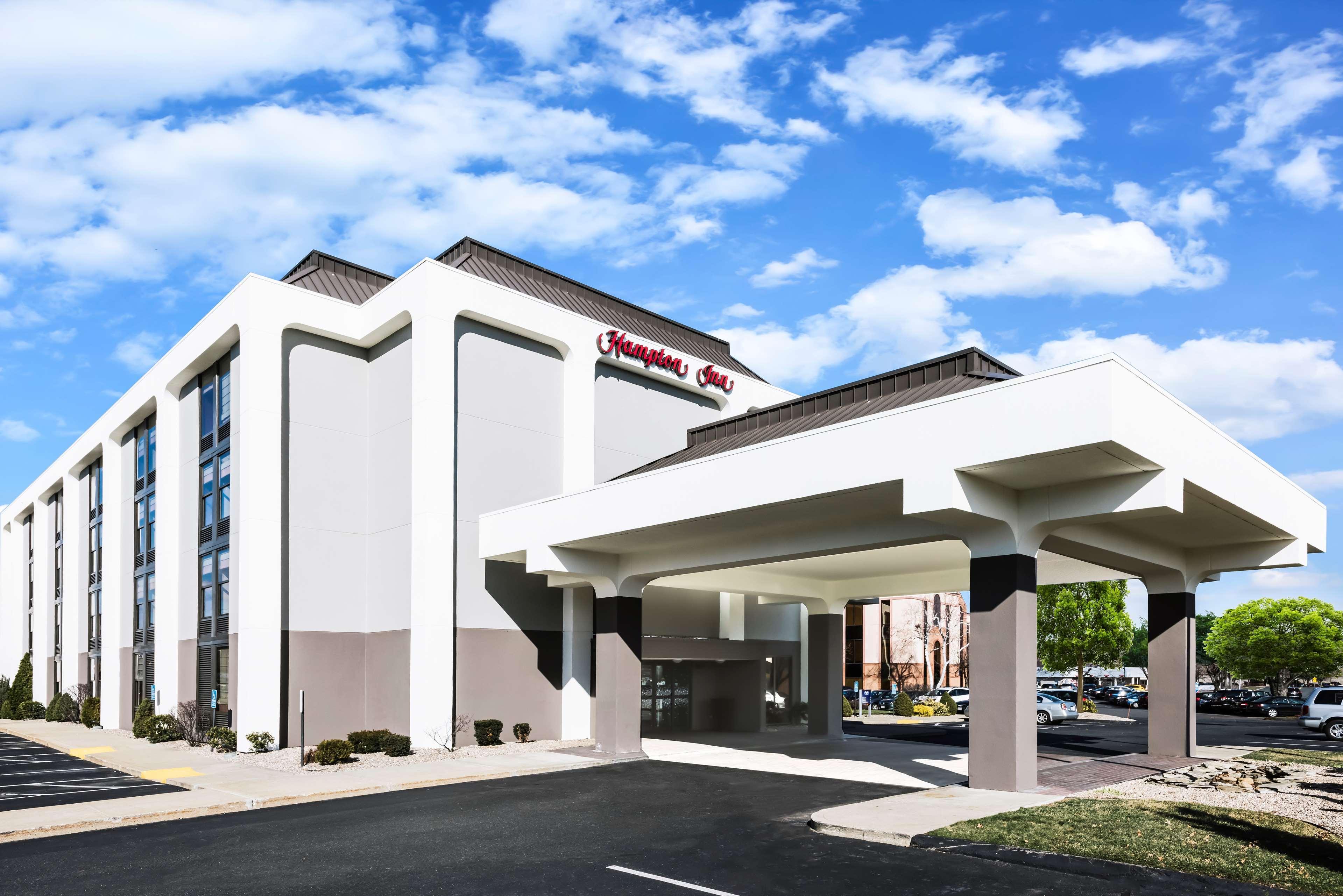 Hampton Inn West Springfield Buitenkant foto