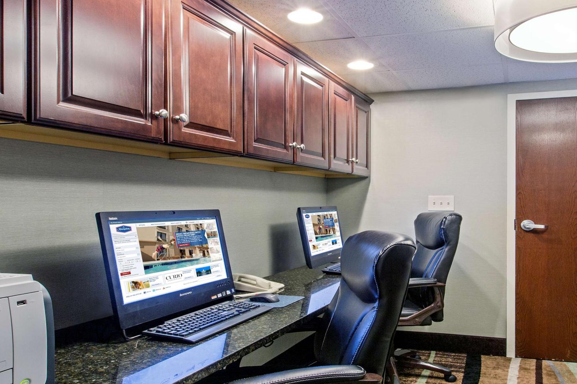 Hampton Inn West Springfield Buitenkant foto