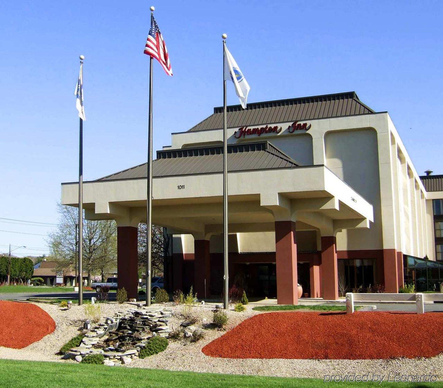 Hampton Inn West Springfield Buitenkant foto