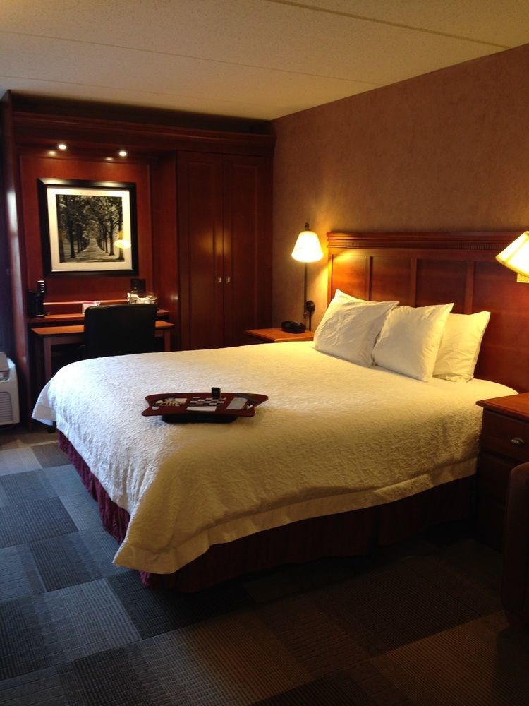 Hampton Inn West Springfield Buitenkant foto